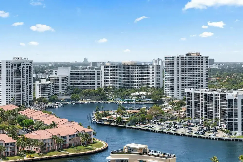 Sunny Balcony - Beautiful Stay for 2 With Ocean Views & Resort Amenities