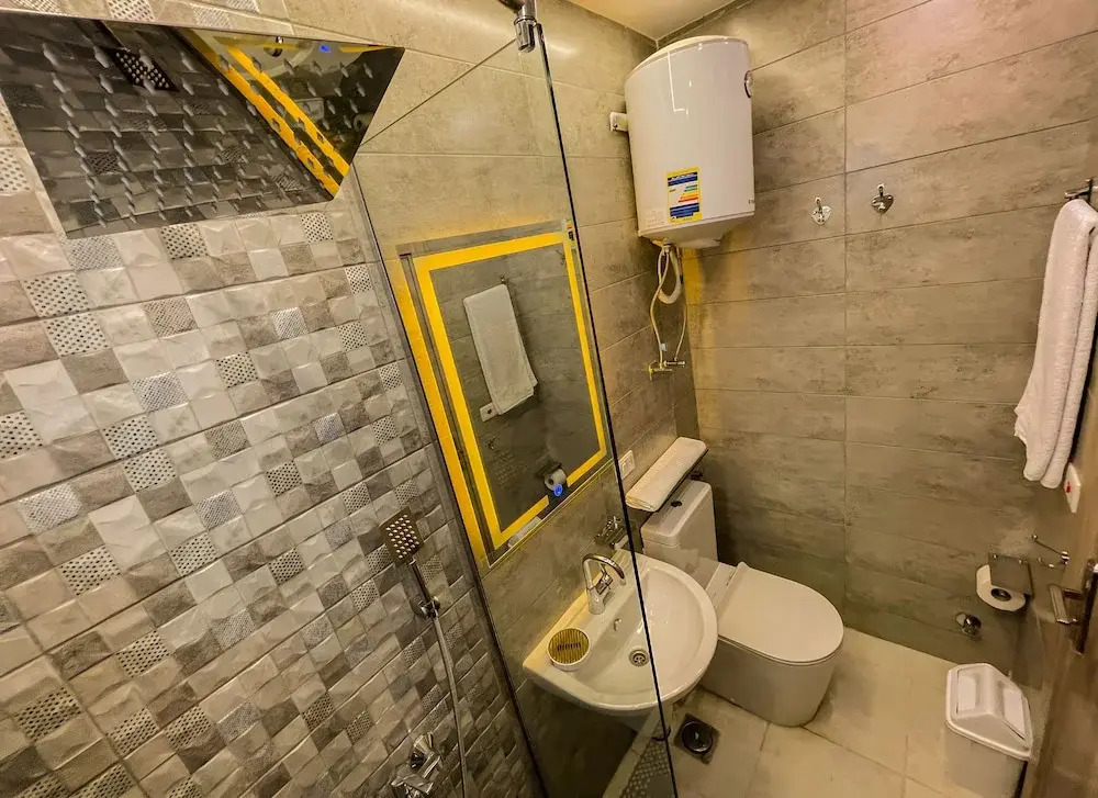 Holy Sheet Plus, Boutique Hotel