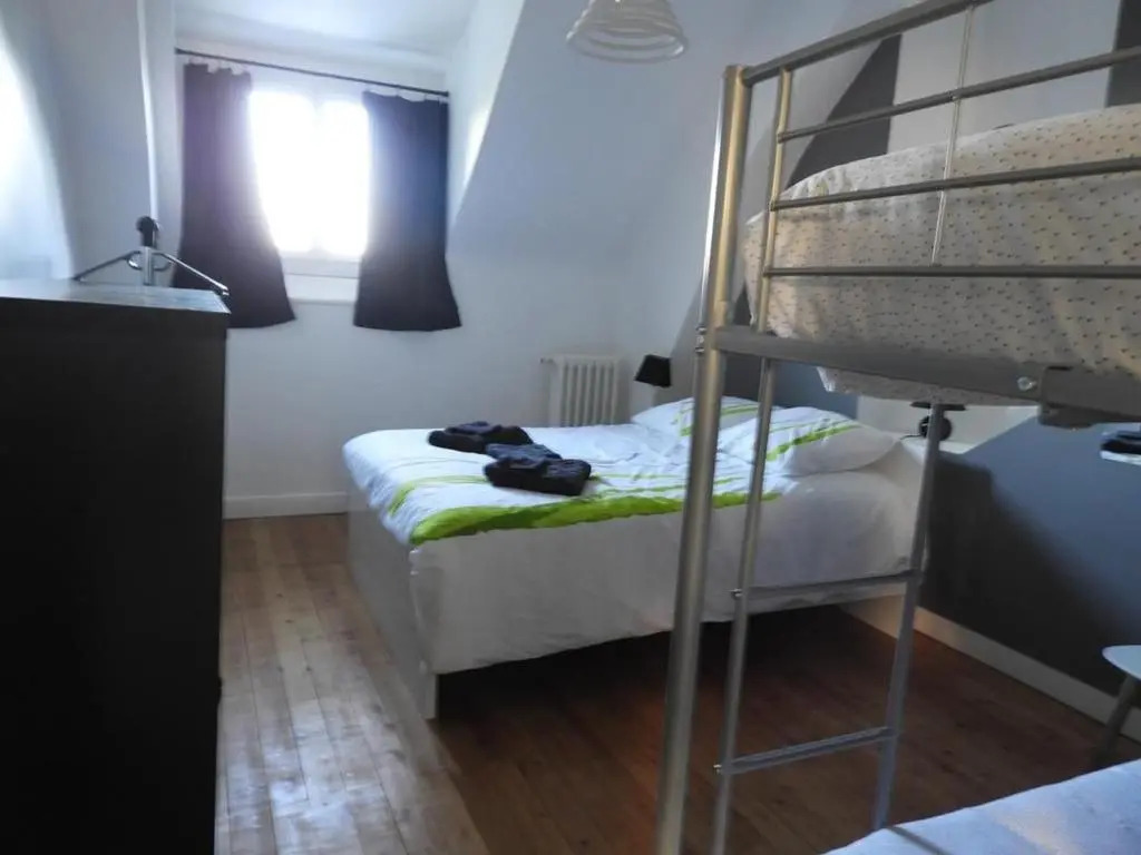Gîte de charme au Mans, 4 chambres, grand jardin, terrasse, Wi-Fi, proche commerces - FR-1-410-318