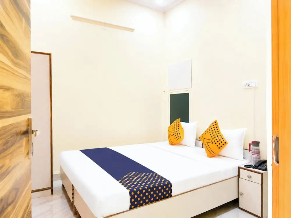 Hotel Mahadeva Stay Prayagraj