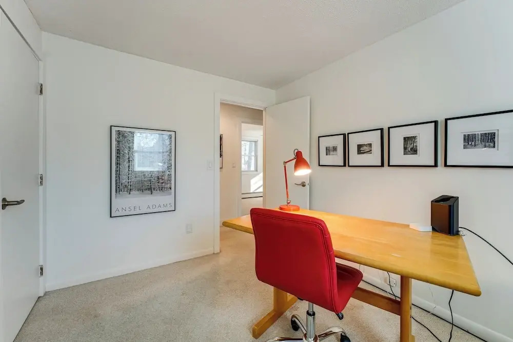 1 Mi to Maine Street! Mcm-style Home in Brunswick