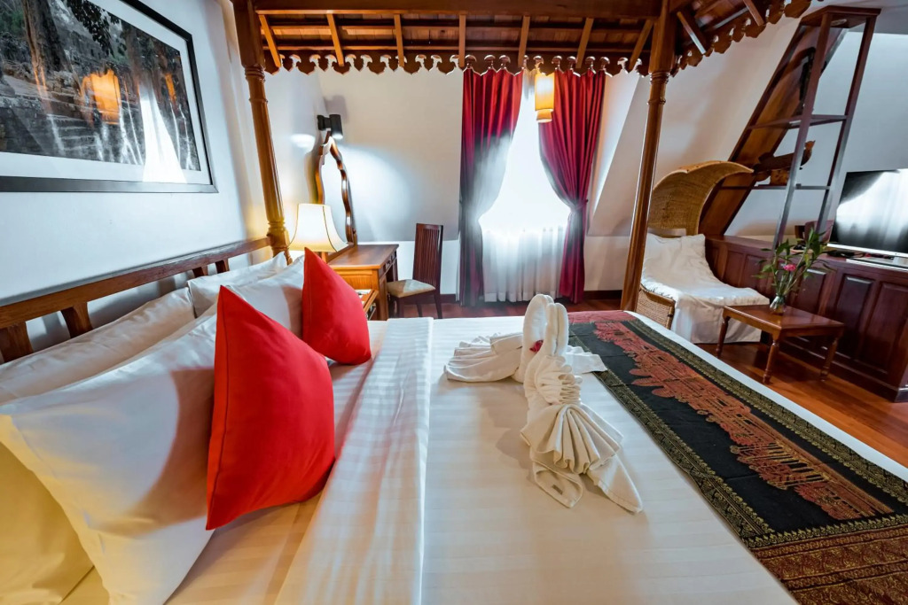 The Suite By Royal Crown Hotel