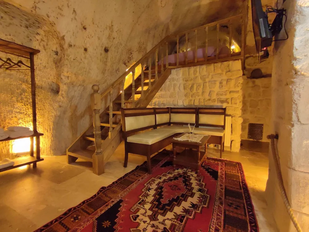 Euphoria Cave House