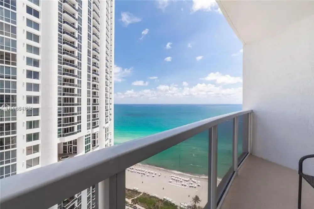 Fabulous Waterfront 2BR 2BA Trump Tower Apartment 6 Guests