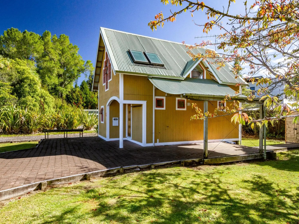 The Gingerbread House with Spa - Ohakune Holiday Home