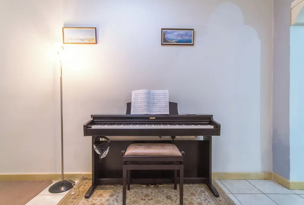 Well Located Townhouse & Courtyard Kalka