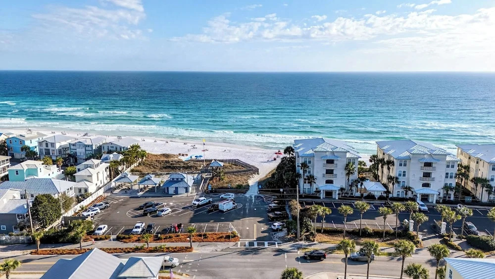3 Blocks to Beach Sleeps 19 Pool, Spa & Golf Cart in Gulf Place
