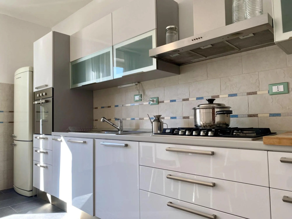 Apartment in villa, suitable for families, swimming pool, large outdoor spaces-Salice by Villa Rita