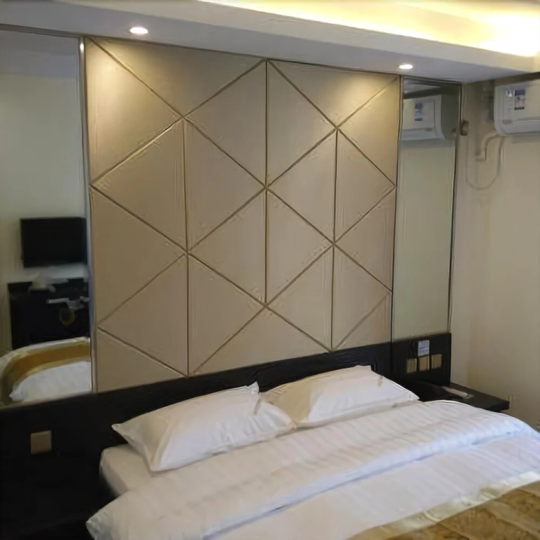Fast 109 Hotel Chain Shanghai Baoshan Road Metro Station