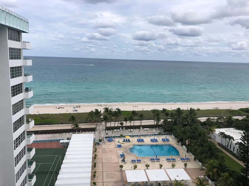 Pelicanstay Seaview Suites in JBR Walk