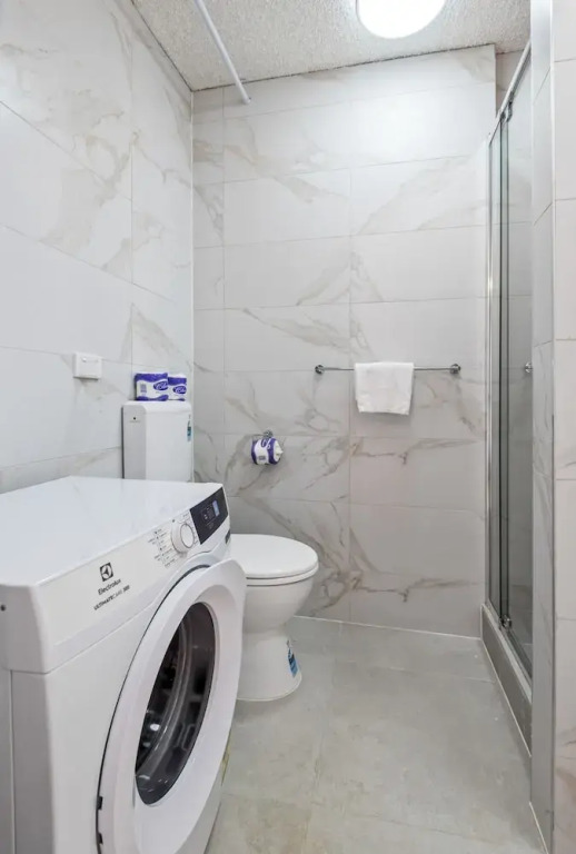 Cozy 1BR Stay in South Yarra With Parking & Wi-fi