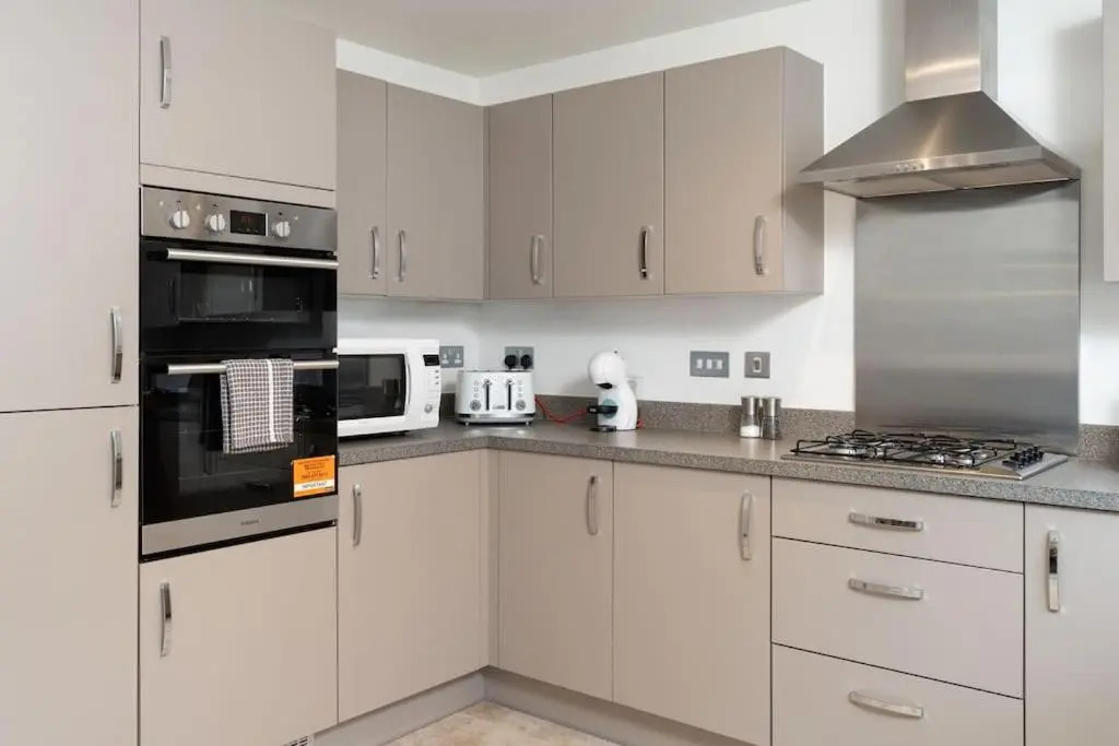 Stunning Modern 4 bed House in Penzance w/Garden~Parking