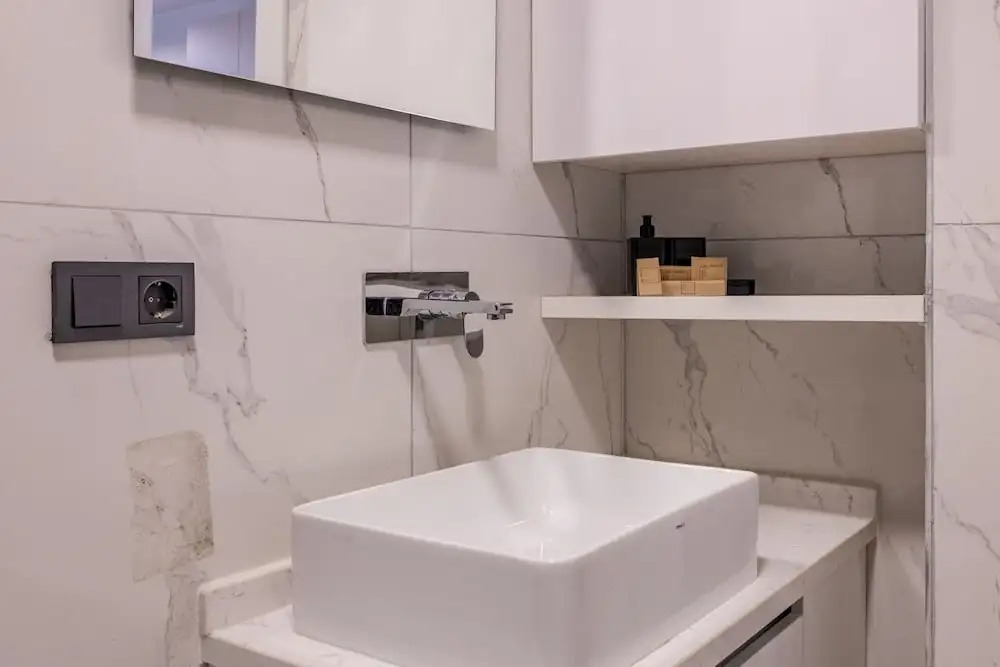 Central and Modern 2 1 Flat in Sisli