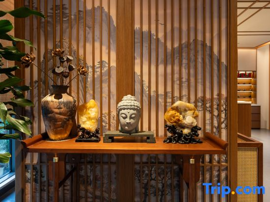 Mangshi Guijing Homestay (Dai Ethnic Ancient Town)