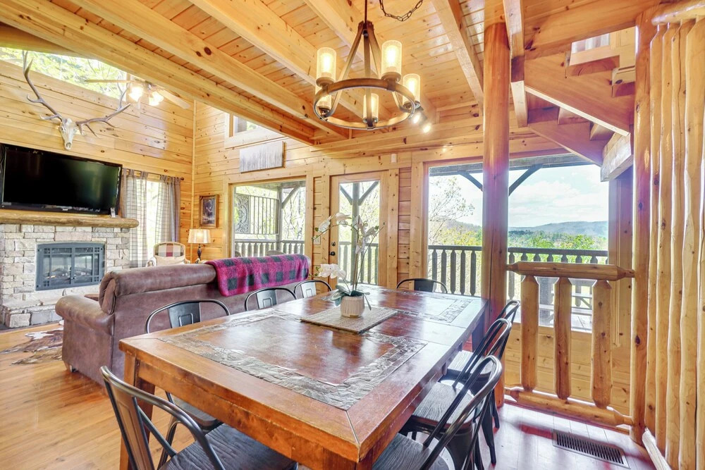 'mountain Dreams' Cabin: Hot Tub, Sauna & Views!