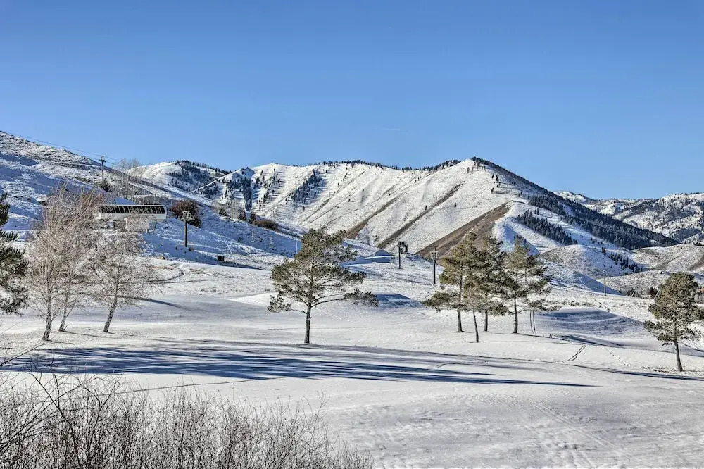 Serene Ski Retreat - 3 Miles to Sun Valley Resort!