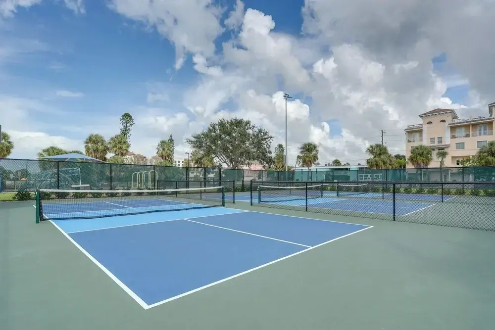 Coastal 'sea Side' Townhome - Walk to Beach!