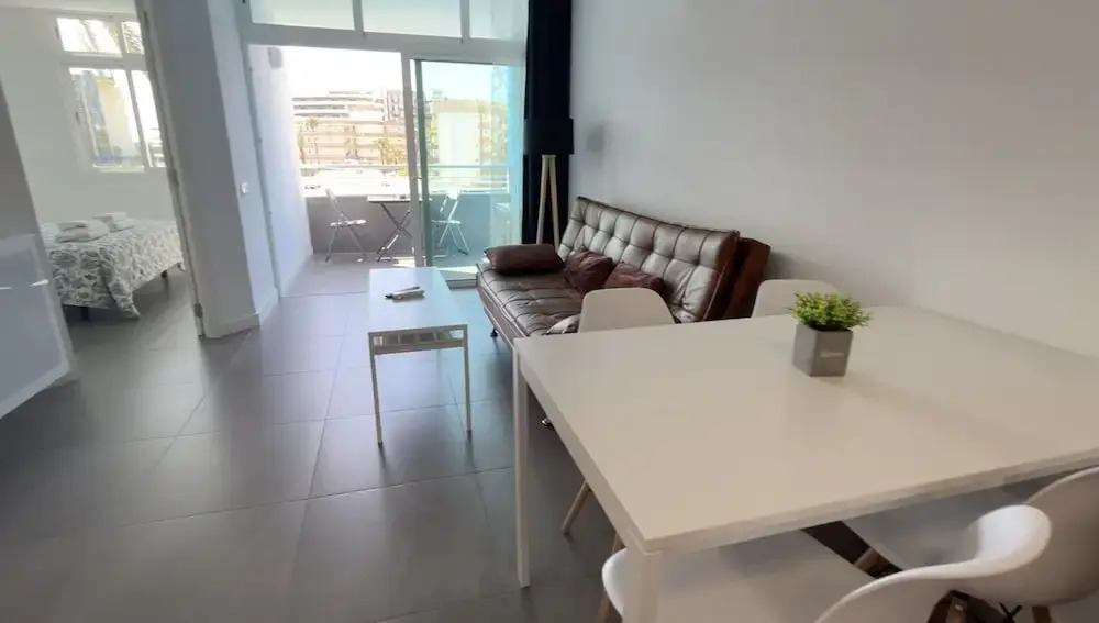Renovated Apartment by the Beach and Yumbo Centre