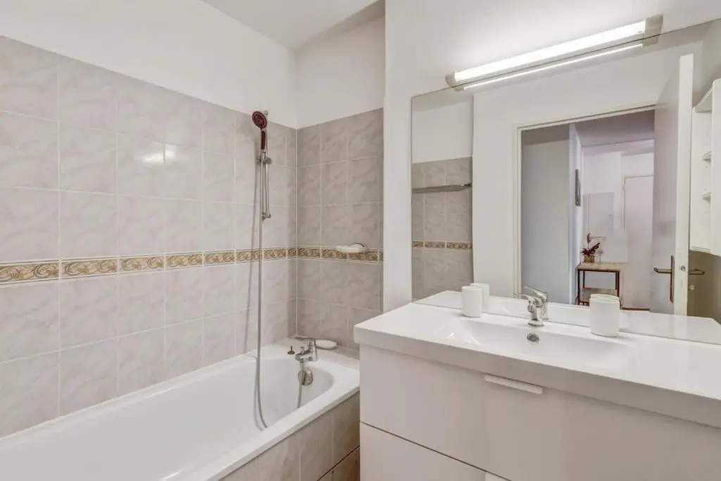 2br in Toulouse colors with balcony close to the train station Welkeys