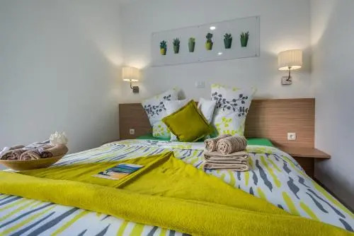 Holidays Roko - Sea View Apartments with Pool