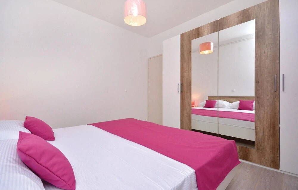 Amazing Home in Srinjine With Wifi and 3 Bedrooms
