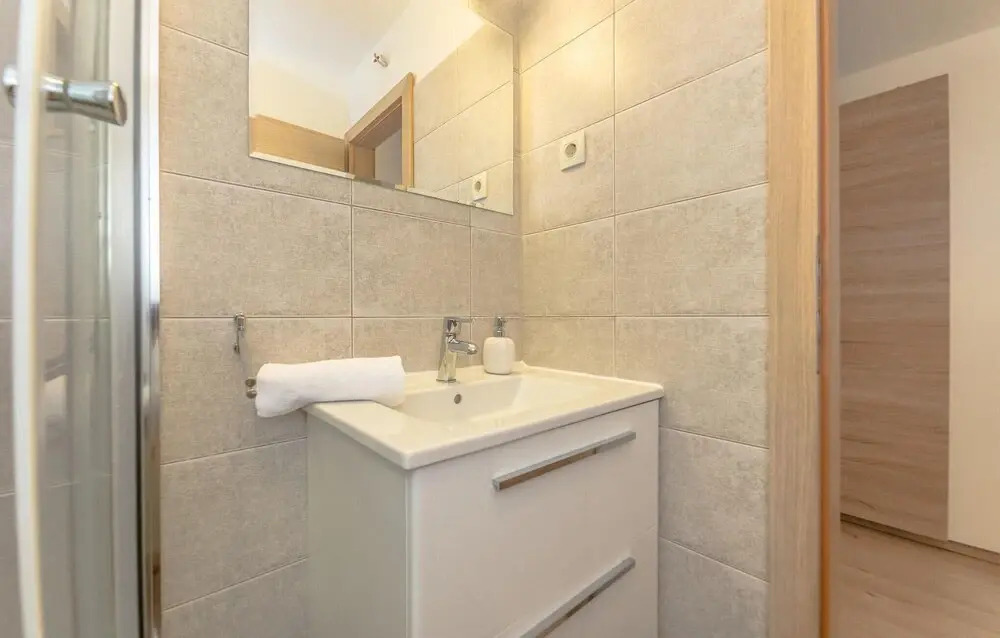 Nice Home in Zadar With Wifi and 4 Bedrooms