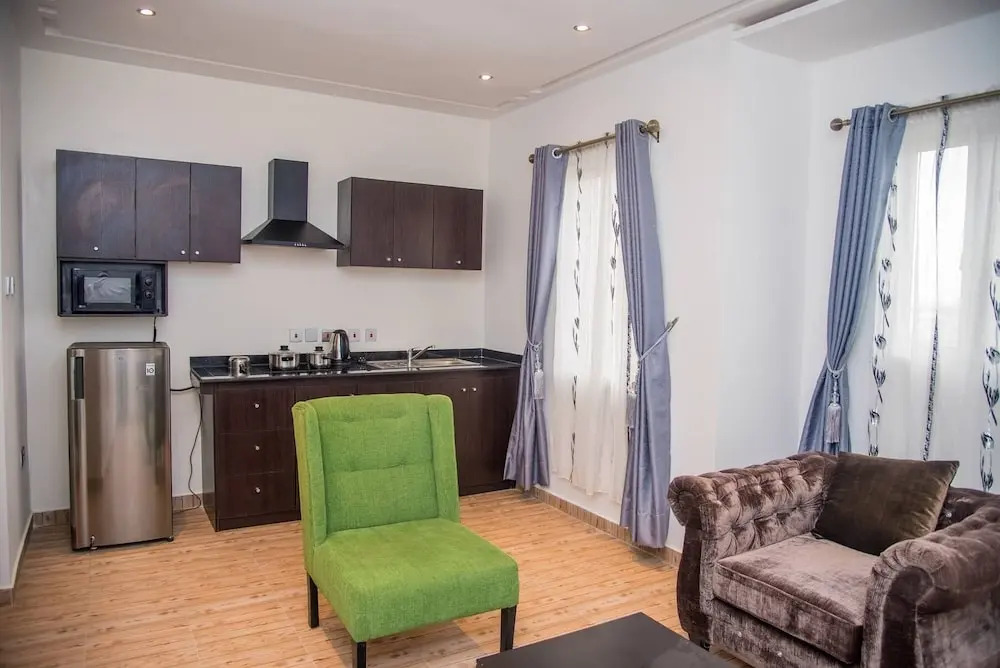 James Court Hotel & Luxury Apartments