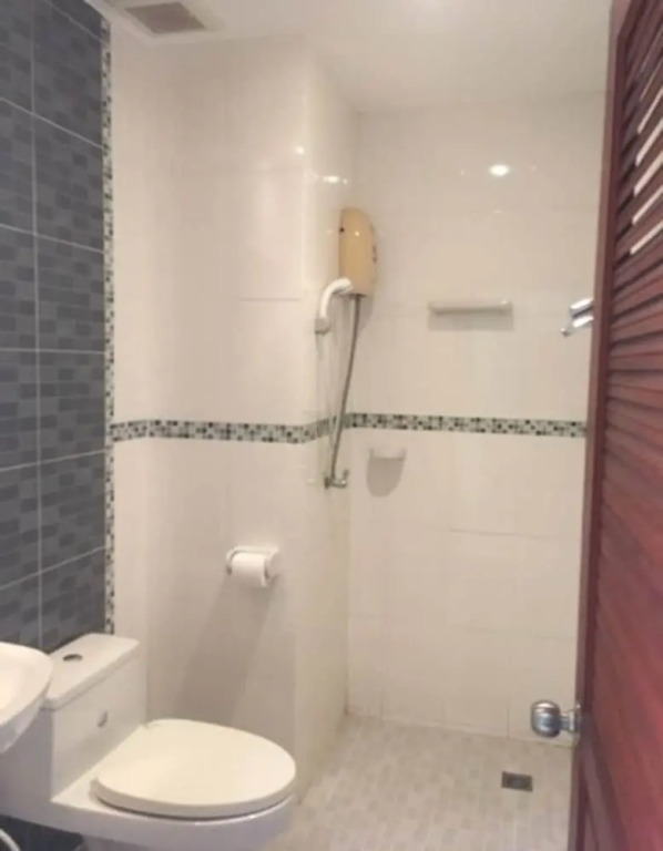 Lakeview Apartment