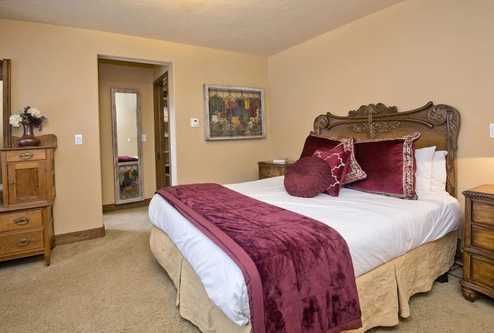 Alpine Creek #6 4 Bedrooms 4.5 Bathrooms Home