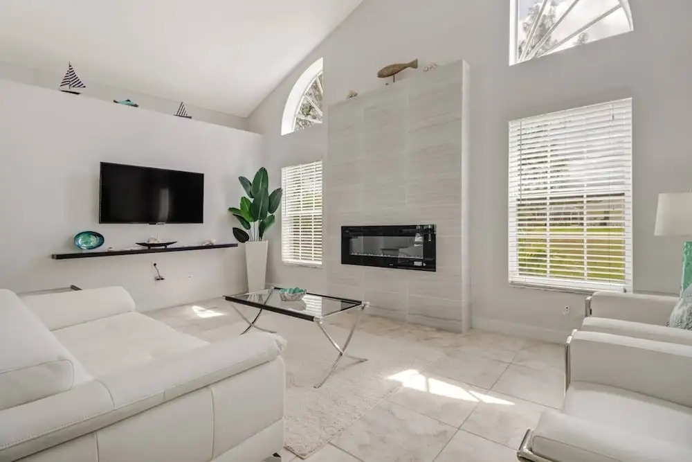 2203 Cape Coral Pkwy W