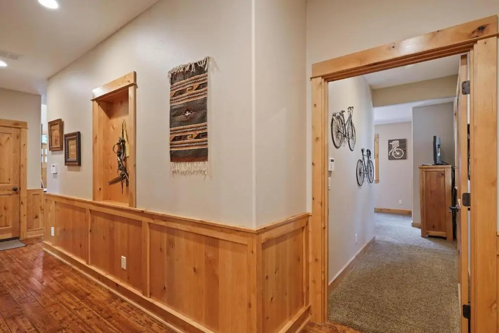 5 Vine Maple 6 Bedroom Home by Redawning