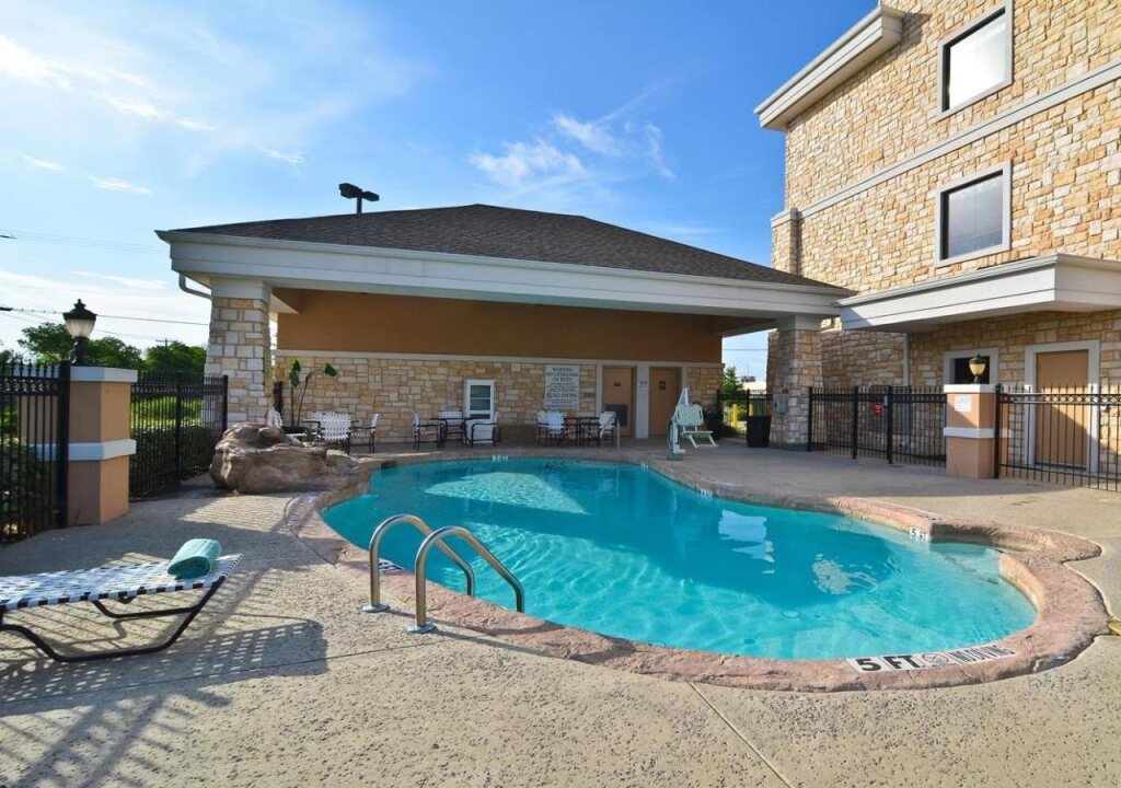 Best Western Plus Christopher Inn & Suites