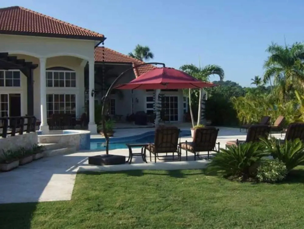 Villa V