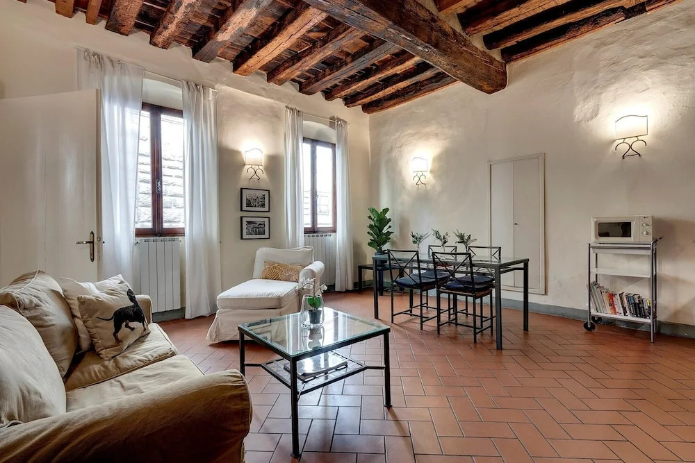 Leoni 10 in Firenze With 1 Bedrooms and 1 Bathrooms