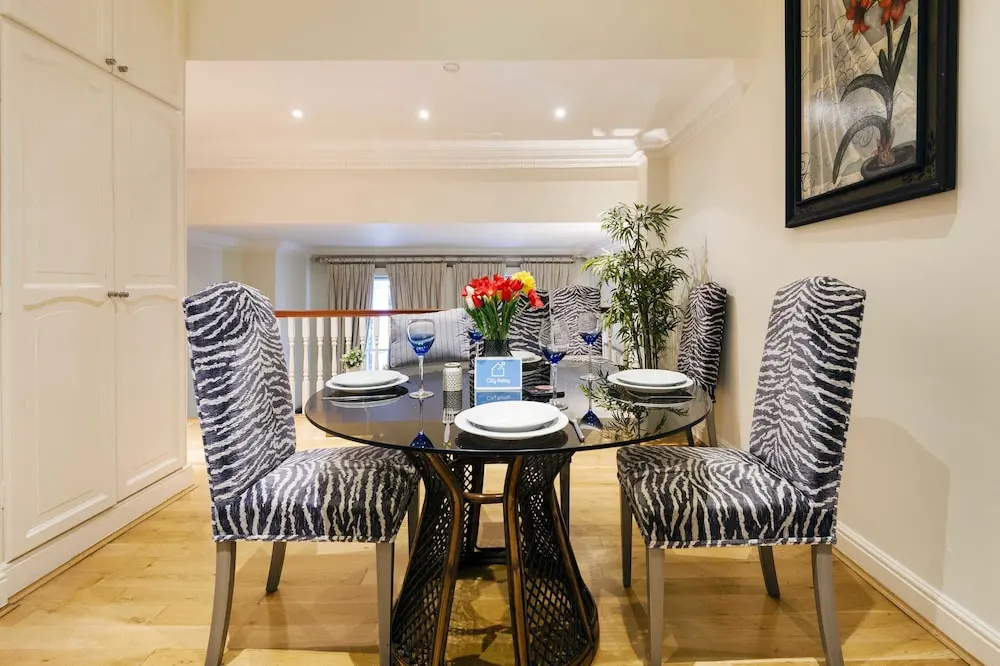 The South Kensington Courtfield Gardens - SM01
