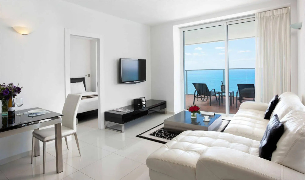 Island Luxurious Suites Hotel and Spa