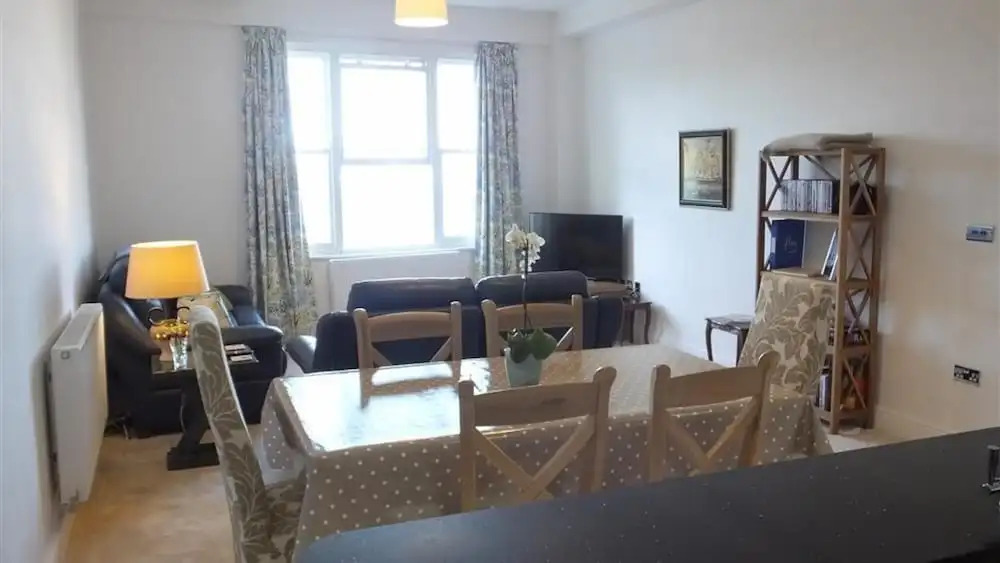 Newbridge House Apartment 2