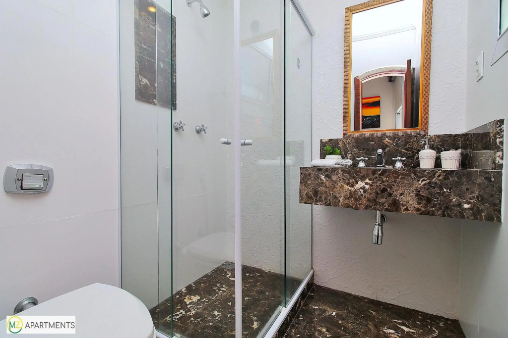 Enorme Sala e 3 quartos suite com vista frontal para o mar no posto 6 em Copacabana para ate 10 pessoas