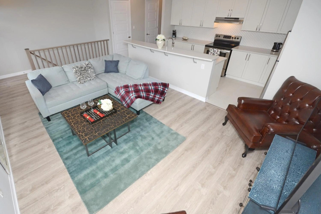 Royal Stays Townhome Collection - 3 Bedroom Townhome in Oakville