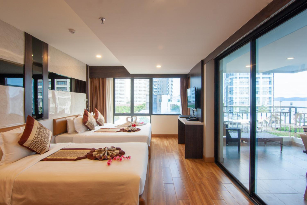 Golden Jomtien Beach Hotel