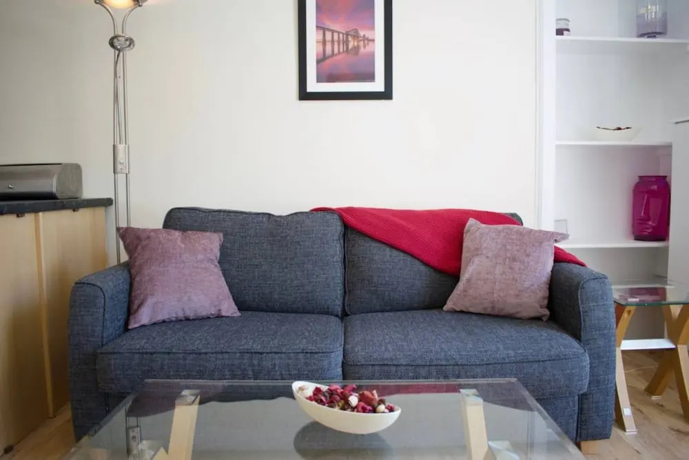 Fantastic 2 Bedroom Holyrood Apartment