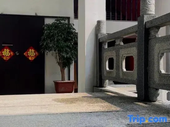 Yiyezhou • Riverside Art Boutique Hotel