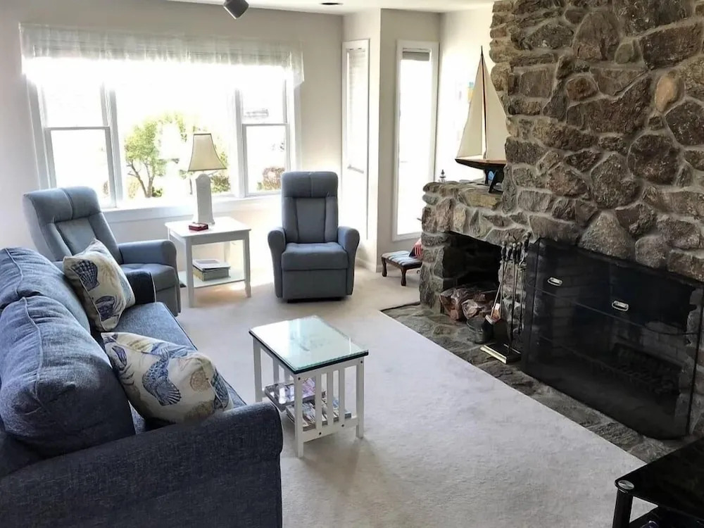 Perkins' Cove Gem - Q934 Ocean view home with one bedroom loft in the heart of Perkins Cove 1 Condo by RedAwning