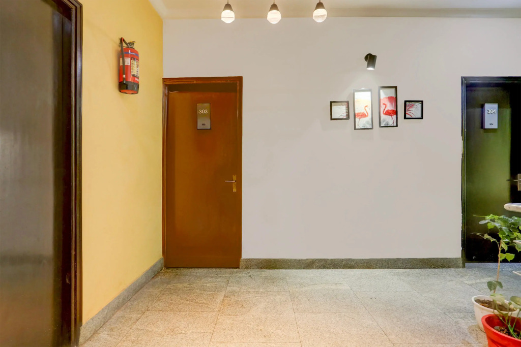 Super Townhouse Sushant Lok Phase 1 Formerly Hotel Neven