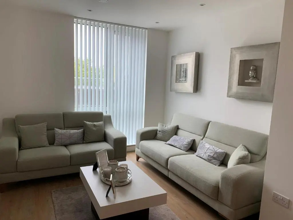 Bracknell - Stunning 1 bedroom Flat with Spectacular Views