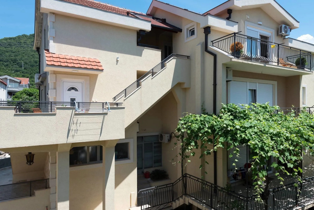 42° North Apartments