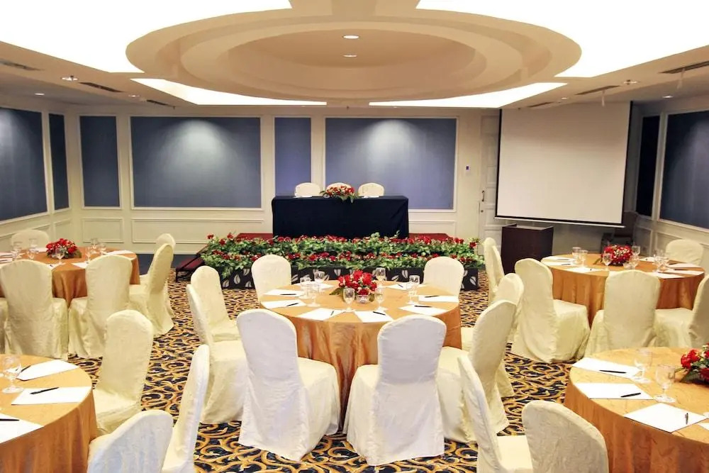Harmoni One Convention Hotel & Service Apartments