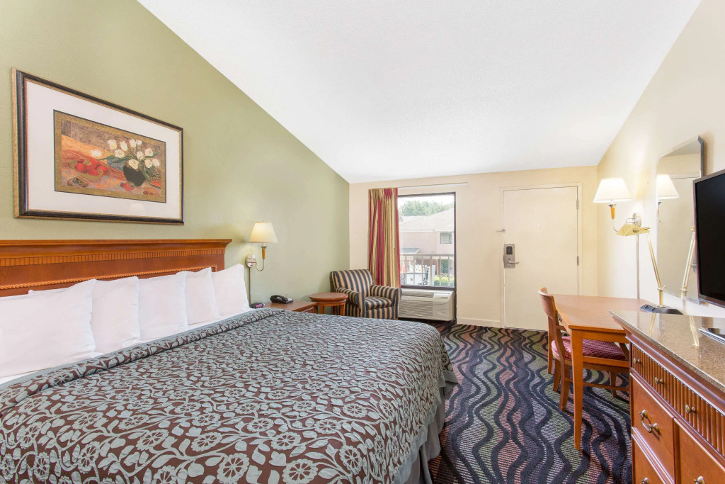 Days Inn by Wyndham Florence/I-95 North