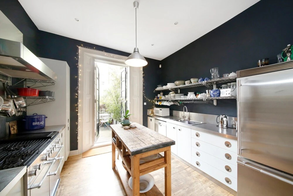 3 Bedroom Notting Hill House With Balcony
