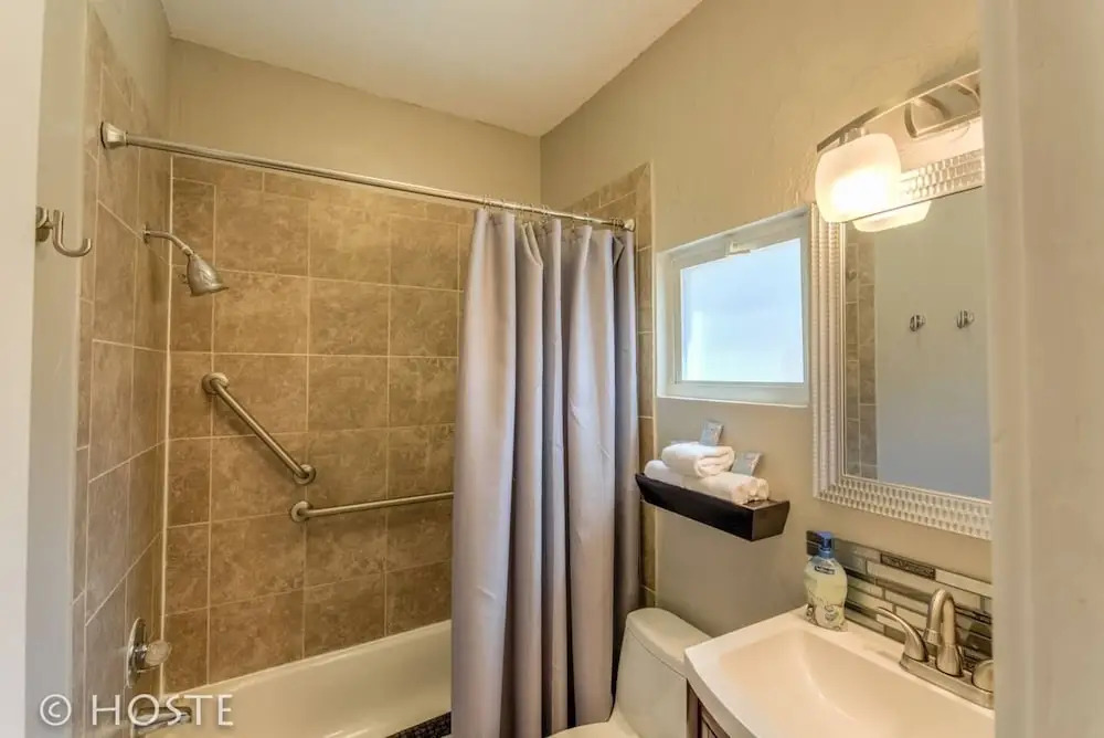 2BR Downtown Adventure Pikes Peak Views AC!